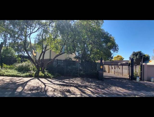 4 BEDROOM HOUSE FOR SALE IN DORINGKLOOF